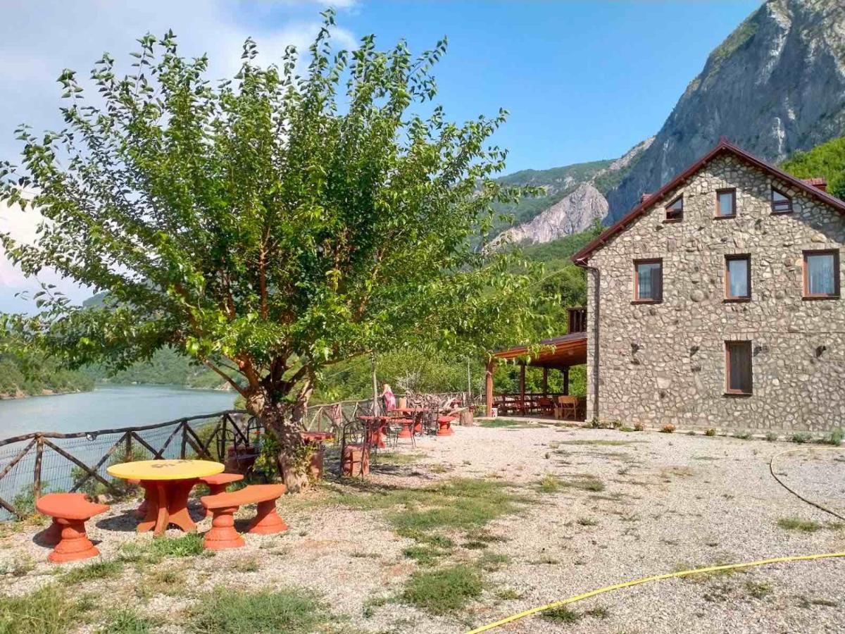 Guest House Aprripe Guri Firza Exteriér fotografie